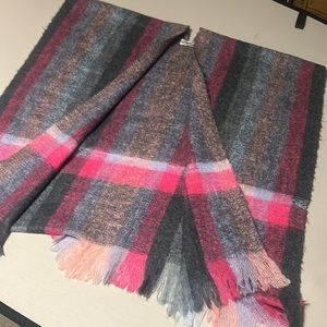 CONTEMPO CASUAL WOMEN’S 2 IN ONE SCARF OR PONCHO COLOR GRAY PINK